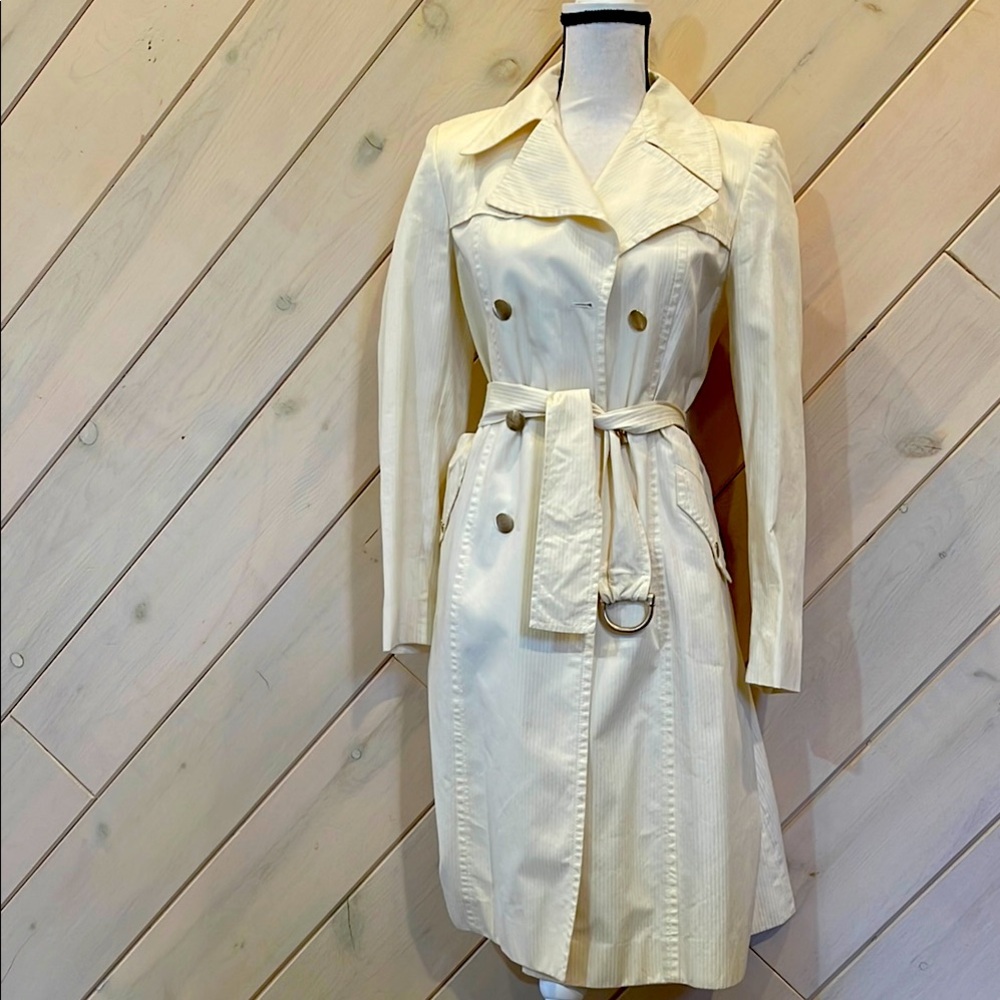 Gucci trench coat 🧥 size 42 eur size 6-8 USA 💕😍🧥